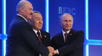 El presidente de Rusia, Kazajist&aacute;n y Bielorrusia tras sellar el acuerdo de libre comercio. 