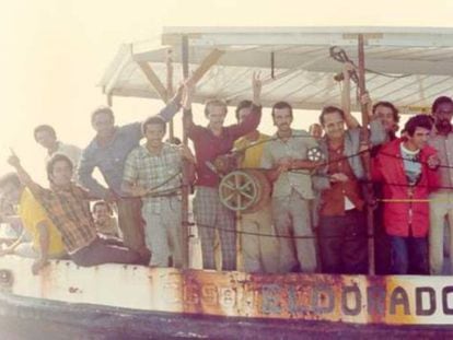Un bote de refugiados cubanos llega a Florida en 1980.