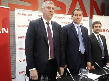 José Vicente de los Mozos, responsable industrial de Nissan-Renault; Gianluca de Ficchy, presidente europeo de Nissan; y Genís Alonso, consejero director general de Nissan en España.