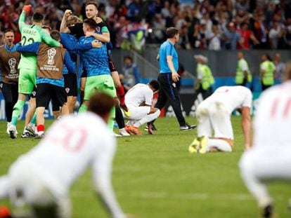 Los croatas celebran la victoria ante la desolación de los ingleses.