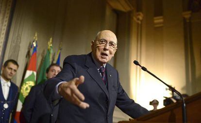 El presidente italiano, Giorgio Napolitano, en rueda de prensa desde el Palacio del Quirinale.