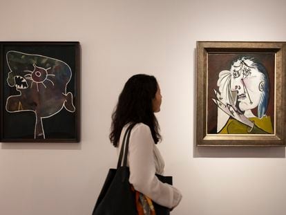 La Guerra Civil sacó a Picasso y Miró de sus talleres para ponerse al servicio de la República y del antifascismo. Los rostros de 'La mujer que llora', de Picasso, y 'Cabeza de hombre', de Miró, reflejan el dolor y la tragedia de las masacres como la del bombardeo de Gernika en 1937.
