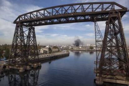 El puente transbordador Nicolás Avellaneda, uno de los 8 que quedan en el mundo.