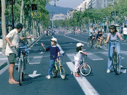 Jornada del Dia sense Cotxes al passeig de Gràcia de Barcelona, el 2003.