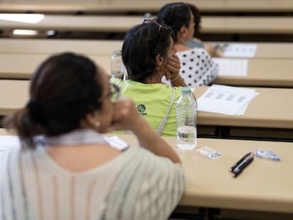 Varias interinas, durante las oposiciones celebradas en julio.