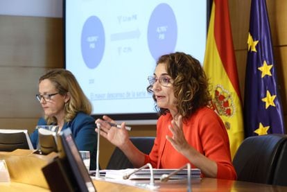The First Vice President and Minister of Economic Affairs and Digital Transformation, Nadia Calviño, and the Minister of Finance, María Jesús Montero.