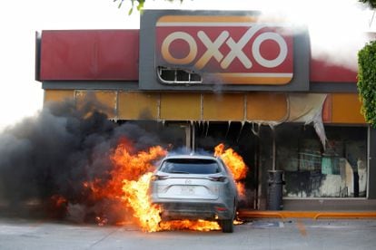 Auto quemado en Celaya crimen organizado