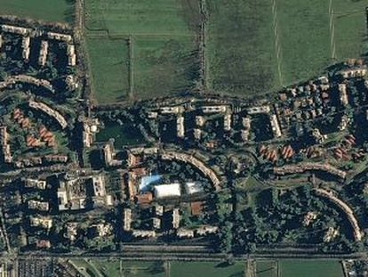 Foto aérea de la urbanización Milano 2, creada por Silvio Berlusconi en 1968 a las afueras de Milán.