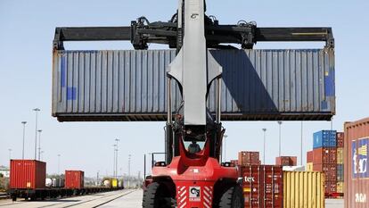 El crecimiento del sector exterior eleva dos décimas hasta el 1,7% las previsiones de PIB