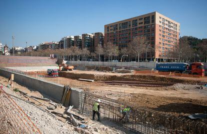 El solar en el que se levanta la mayor promoci&oacute;n de viviendas en marcha de Barcelona.