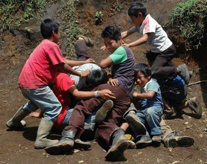 La lucha diaria en Cobán no es solo para encontrar una salida a la pobreza sino también para proteger a los niños de la violencia del narco.