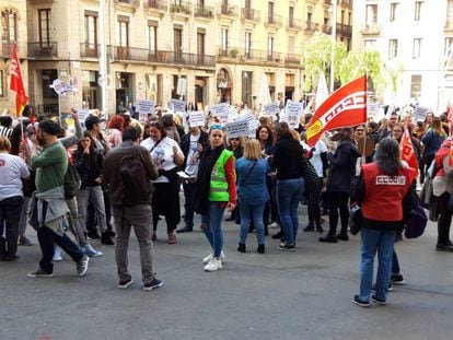 Concentración de los trabajadores del 010 frente al Ayuntamiento