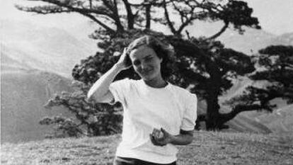 La escritora Carmen Laforet, en 1951, en un viaje a Canarias.