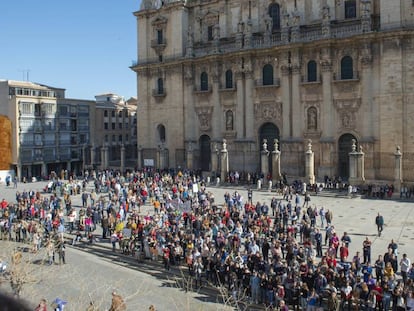 Concentración del lunes en apoyo del olivar en la plaza Santa María, en Jaén.