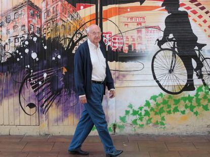 José Ángel Cuerda, en una calle de Vitoria.