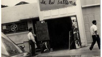 Entrada de la galer&iacute;a El Techo de la Ballena en Caracas en los a&ntilde;os sesenta. 