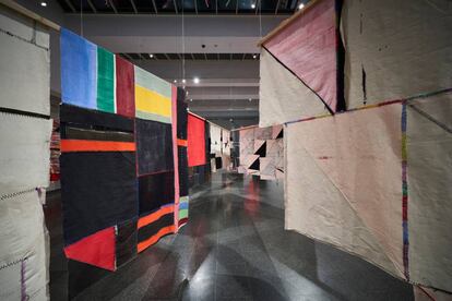 Els tapissos de Teresa Lanceta mostren el Raval de l’artista.