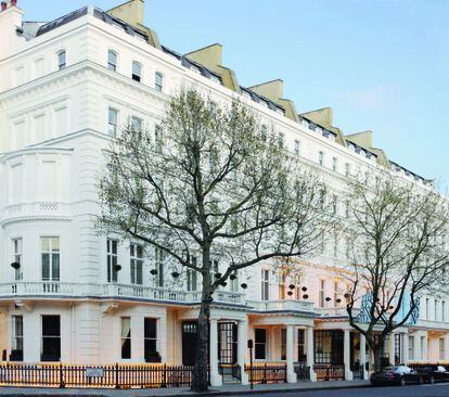 Exterior del hotel donde se sirve el té más original de Londres.