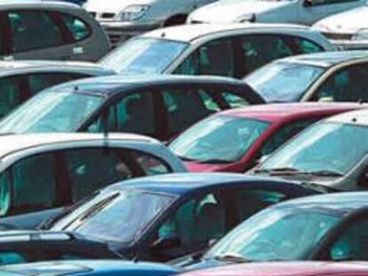 Coches en un concesionario