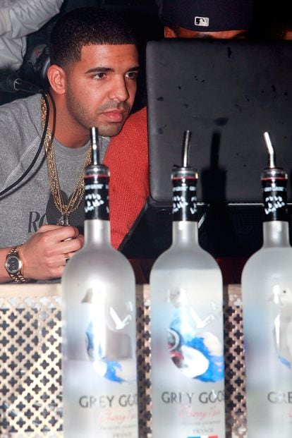 Drake exige una botella de esta bebida antes de actuar.