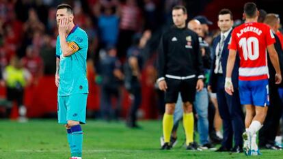 En foto, Messi se lamenta en los últimos minutos del partido. En vídeo, declaraciones del entrenador del FC Barcelona, Ernesto Valverde.