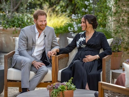 Los duques de Sussex, Enrique y Meghan, durante su entrevista con Oprah Winfrey.