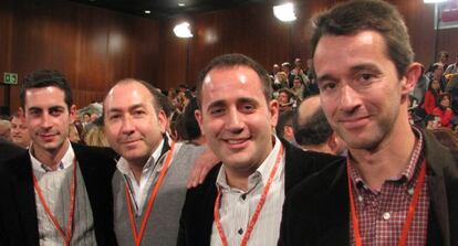 Jorge Alarte, con Carlos Fernández Bielsa, Alejandro Soler y Óscar Tena, felices tras la elección de Rubalcaba.