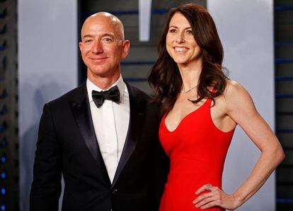 Jeff y MacKenzie Bezos en la fiesta de Vanity Fair tras los Oscar de 2018.