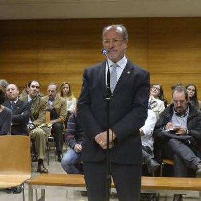 Javier León de la Riva, exalcalde de Valladolid, en el banquillo.