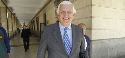 El expresidente de la patronal Santiago Herrero, en los juzgados sevillanos el pasado abril.