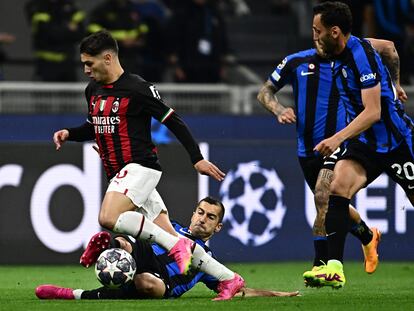 Brahim Diaz con el balón durante el partido de semifinales de Champions entre el Inter y el Milan.