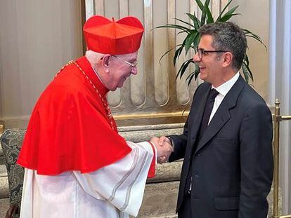 El ministro de la Presidencia, Félix Bolaños, asistía a la ordenación como cardenal de Fernando Vérgez, presidente de la Gobernación del Estado del Vaticano, en una imagen cedida por la Secretaría de Estado de Comunicación.