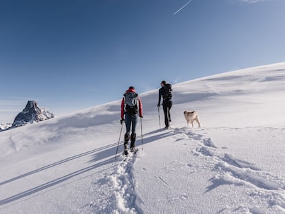 Excursión con raquetas de nieve al Mirador del Pirineo, en la comarca oscense de La Jacetania.