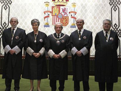 D'esquerra a dreta, Fernando Valdés, Encarnación Roca, Pascual Sala (expresident del Constitucional), Juan José González Rivas i Andrés Ollero en la presa de possessió dels magistrats, l'agost del 2012.