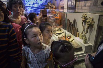 Ni&ntilde;os chinos durante una visita al Museo de la Resistencia del Pueblo chino contra la Agresi&oacute;n Japonesa, el martes pasado. 