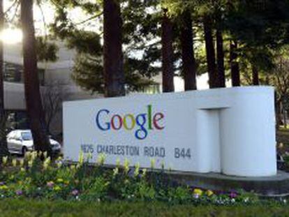 Fotograf&iacute;a de archivo tomada el 11 de enero de 2013 que muestra el logotipo de Google en las oficinas de la compa&ntilde;&iacute;a en Mountain View (Estados Unidos).
