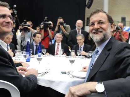 Antonio Basagoiti y Mariano Rajoy, en la comida con dirigentes del PP vasco, ayer en Vitoria. 