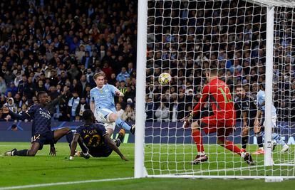 Kevin De Bruyne anota el tanto del empate para el Manchester City