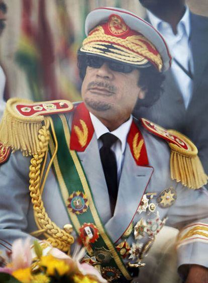 A la izquierda, el coronel Gaddafi, en un acto en septiembre de 2009.