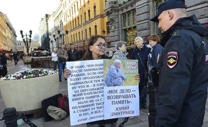 Yelena Grigórieva en una manifestación en San Petersburgo, en una imagen de Facebook.