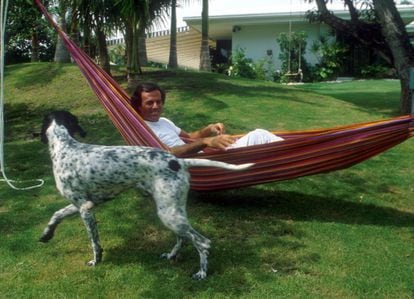 Julio Iglesias en su casa de Miami en 1981.