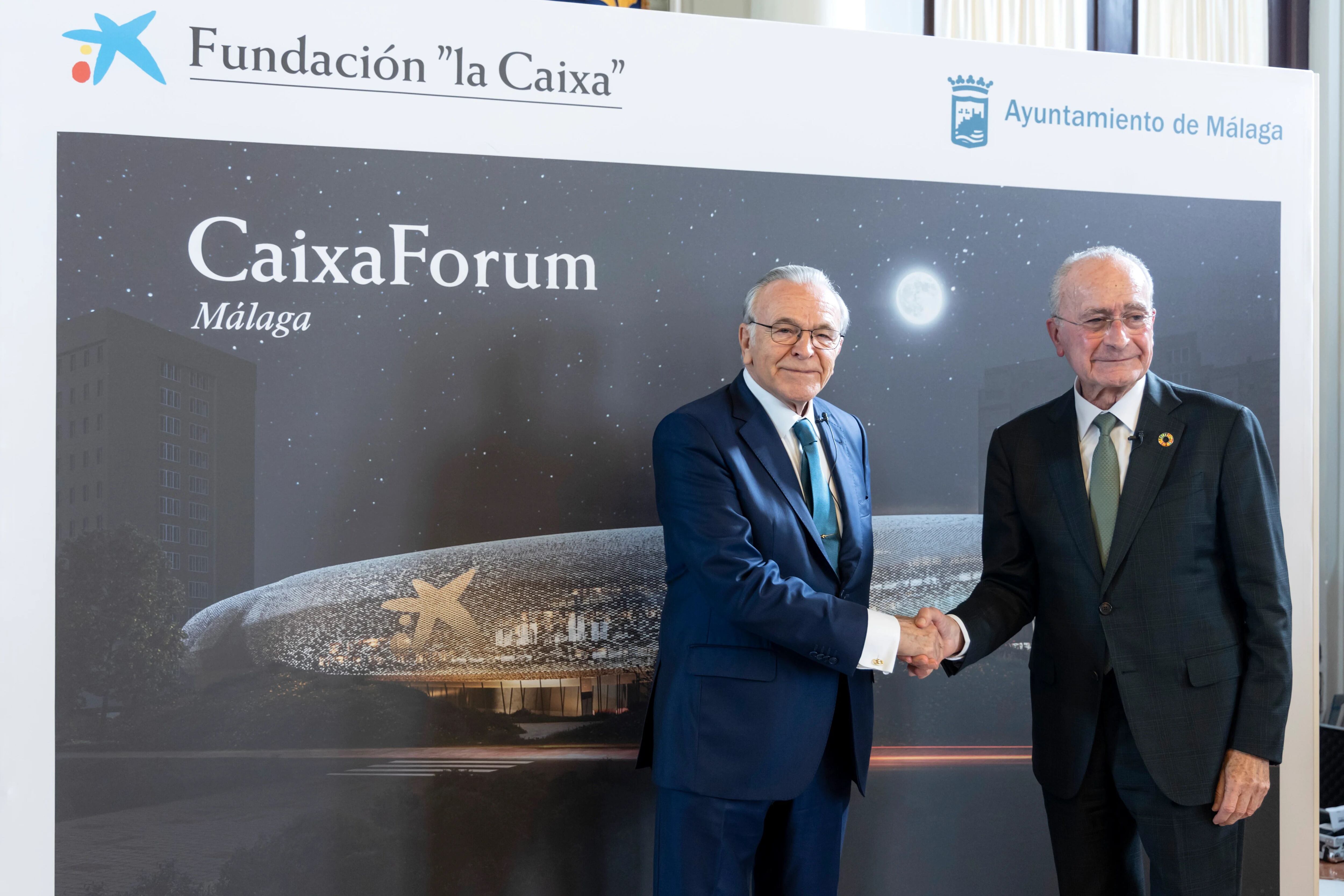 El presidente de la Fundación La Caixa, Isidro Fainé, y el alcalde de Málaga, Francisco de la Torre durante la presentación esta mañana del proyecto arquitectónico ganador.
