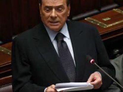 Berlusconi, durante su comparecencia de ayer ante la Cámara de los Diputados, junto al ministro de economía Giulio Tremonti