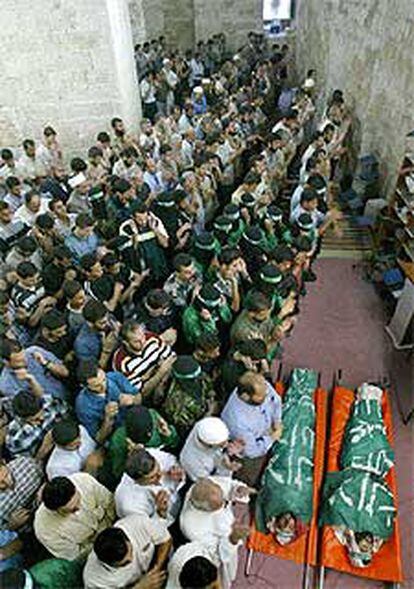 Funeral en Gaza por los dos miembros de Hamás muertos en el ataque israelí.