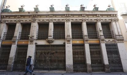 Fachada del edificio Fernando VI, 3, en Chueca, donde se ubicaba el pub Santa Bárbara.