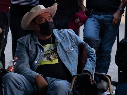 Felix Salgado Macedonio, en un plantón a las puertas del Instituto Nacional Electoral (INE) hace dos semanas.