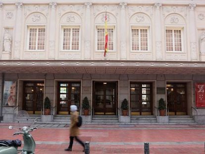 Vista de la fachada del Teatro de la Zarzuela.