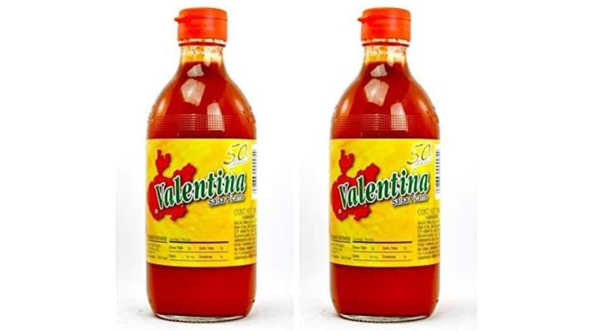 Pack de dos frascos de salsa picante Valentina, de 370 ml cada uno.
