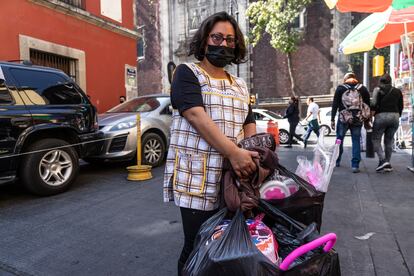Reina buys toys on República de Colombia Street, in the center of Mexico City, to sell in Ecatepec.