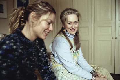 Las horas
La película de Stephen Daldry repasaba la figura de Virginia Woolf y la influencia de su obra a través de las historias de tres mujeres en épocas distintas. Streep interpretaba a una editora bisexual en el Nueva York de 2001 enamorada de un poeta enfermo de sida. Las horas fue nominada a nueve premios Oscar y Nicole Kidman consiguió el de la mejor actriz por su interpretación de la autora de Mrs. Dalloway.